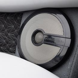 Upgraded Roswell R1 8″ speakers deliver crystal-clear sound and premium audio performance throughout the Alera 23Q interior.